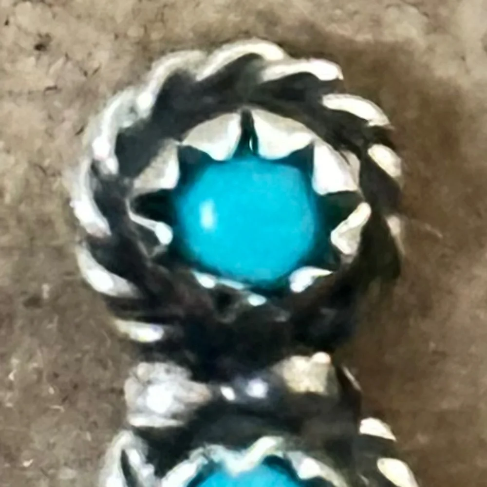 925 - Navajo crafted Sleeping Beauty Blue Turquoise. 3 round stones each earring - Picture 5 of 12